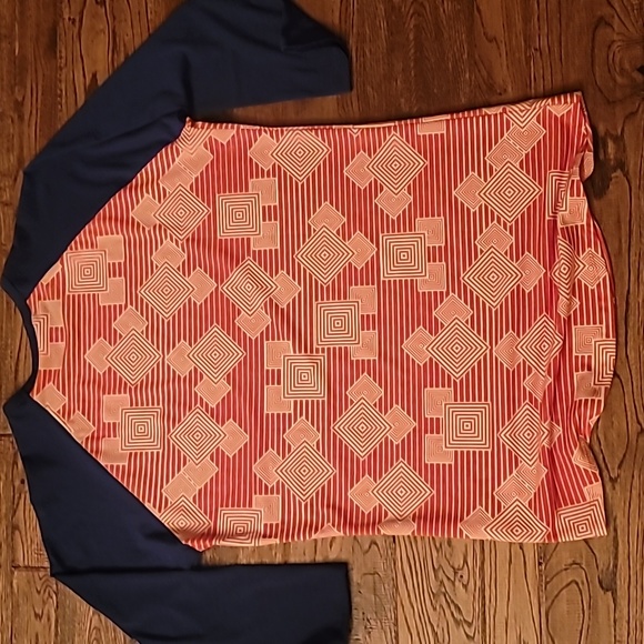 NWT LulaRoe Size S Randy Shirt - Picture 5 of 5